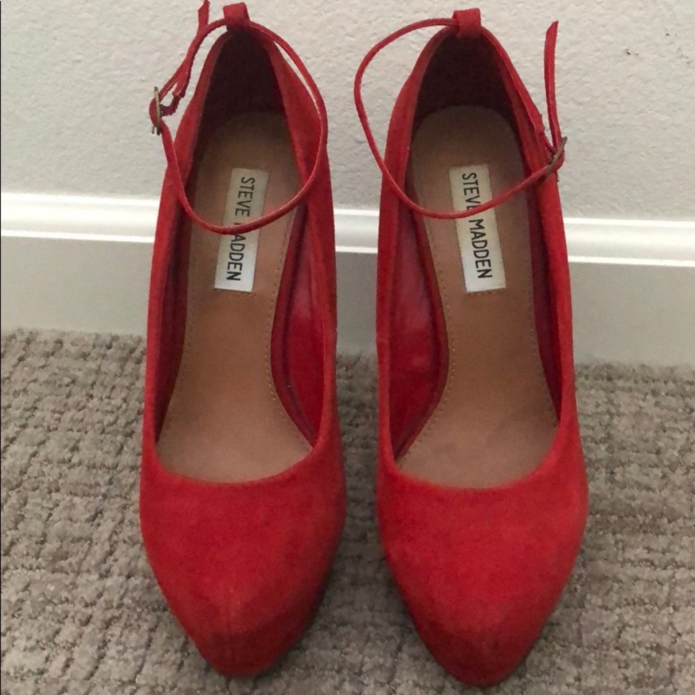 EUC Steve Madden “Obsessed” Red Platform Pump sz 7